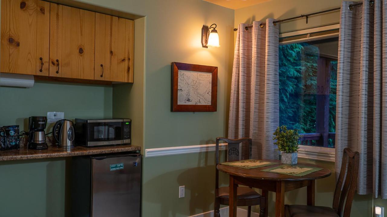 Wild Pacific Guest Suites Ucluelet Εξωτερικό φωτογραφία
